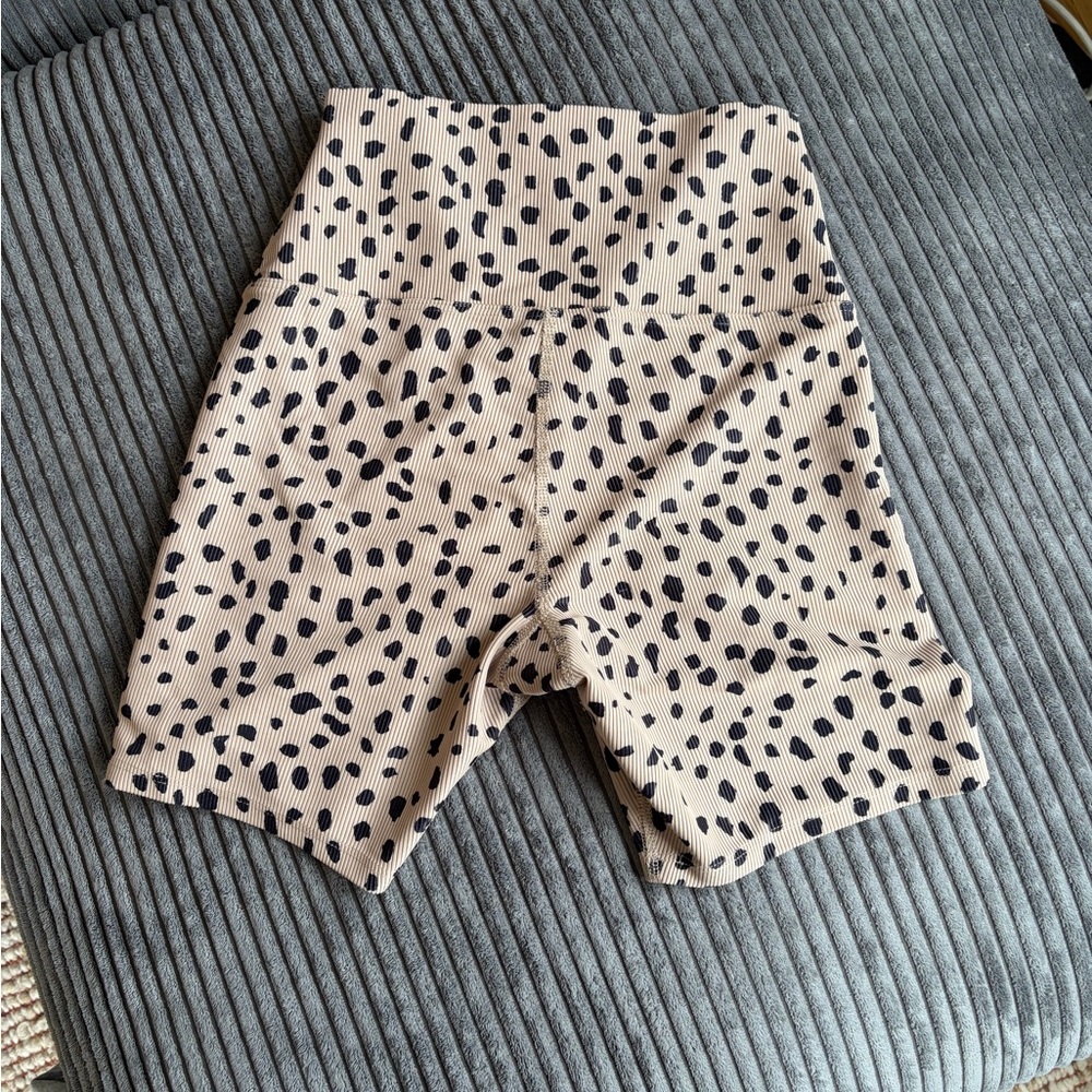 Beach Riot Cheetah Ribbed Bike Shorts and Bra - Picture 6 of 8